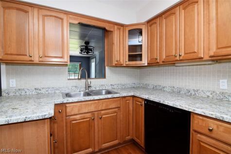 5284 Edenhurst Road Lyndhurst OH 44124
