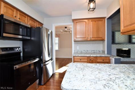 5284 Edenhurst Road Lyndhurst OH 44124