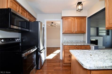 5284 Edenhurst Road Lyndhurst OH 44124