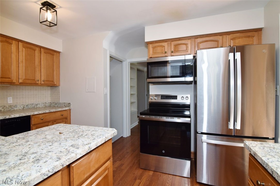 5284 Edenhurst Road Lyndhurst OH 44124