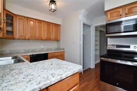 5284 Edenhurst Road Lyndhurst OH 44124