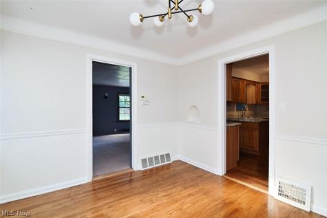 5284 Edenhurst Road Lyndhurst OH 44124