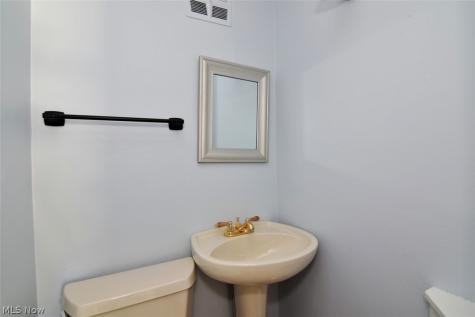 5284 Edenhurst Road Lyndhurst OH 44124