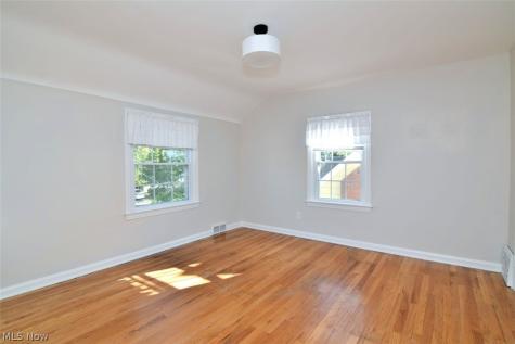 5284 Edenhurst Road Lyndhurst OH 44124