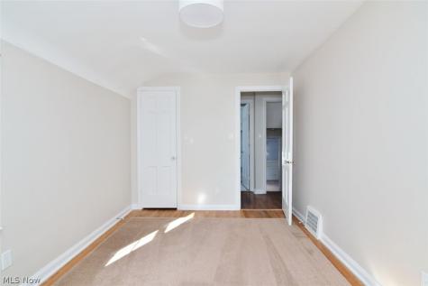 5284 Edenhurst Road Lyndhurst OH 44124
