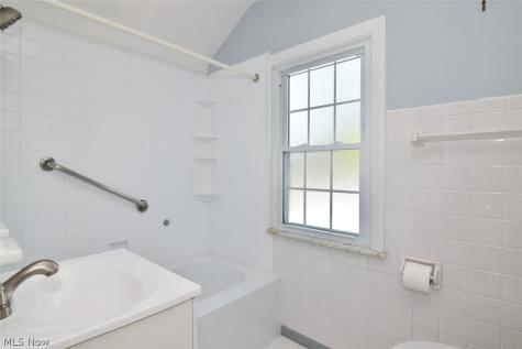 5284 Edenhurst Road Lyndhurst OH 44124