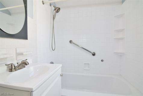 5284 Edenhurst Road Lyndhurst OH 44124