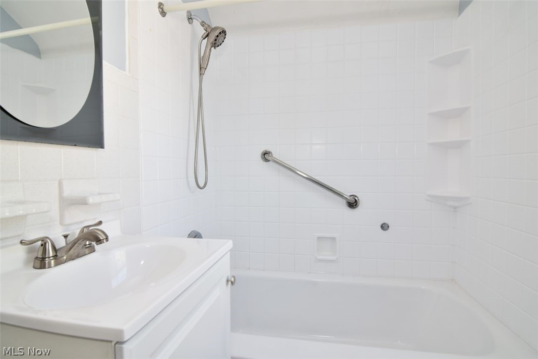 5284 Edenhurst Road Lyndhurst OH 44124