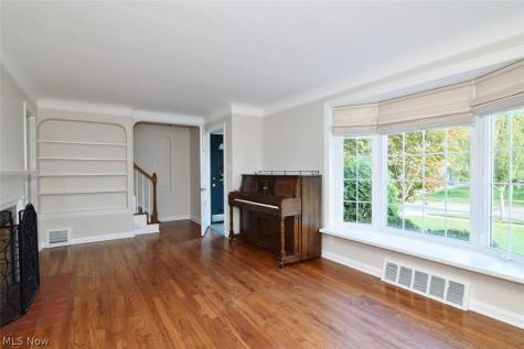 5284 Edenhurst Road Lyndhurst OH 44124