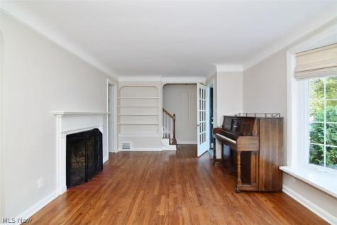 5284 Edenhurst Road Lyndhurst OH 44124