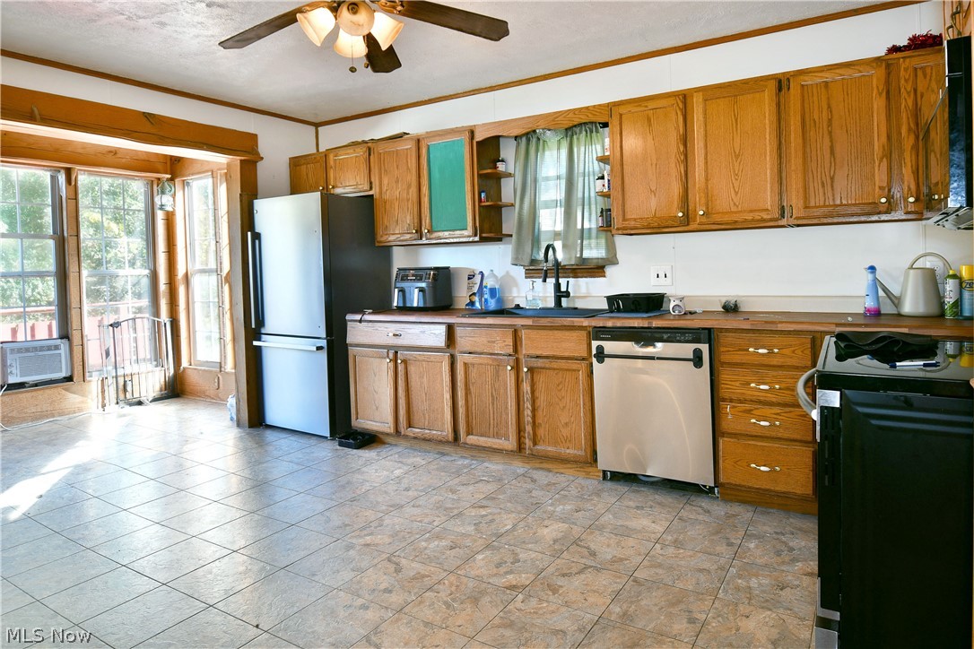 46 Prospect Street Struthers OH 44471