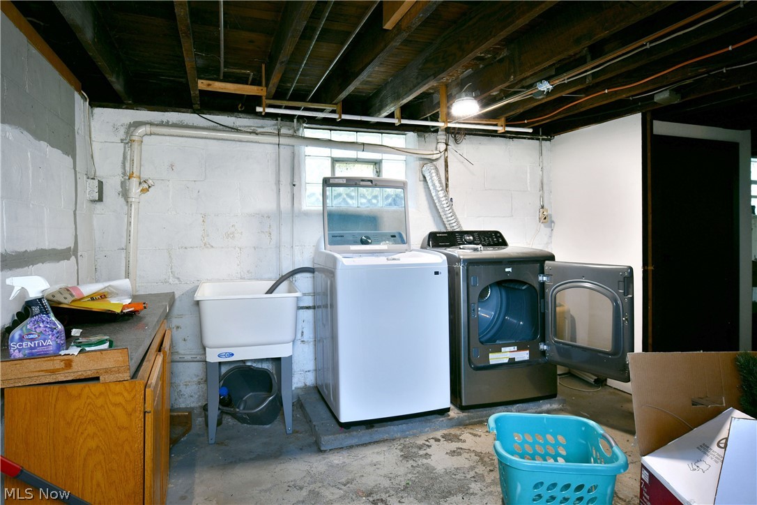 46 Prospect Street Struthers OH 44471