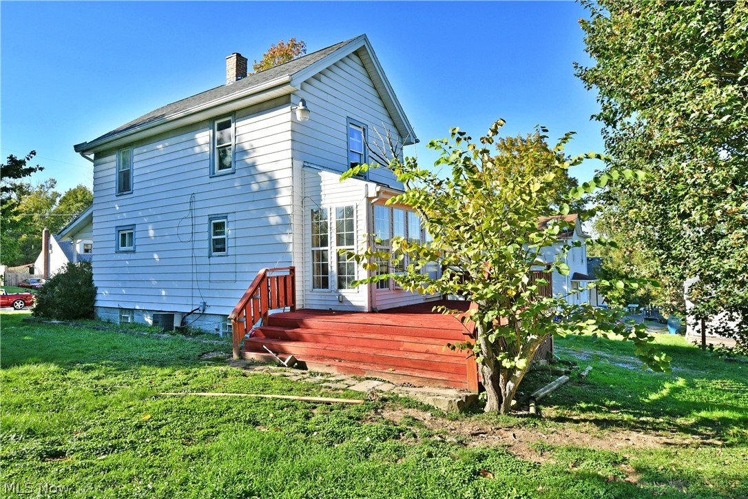 46 Prospect Street Struthers OH 44471