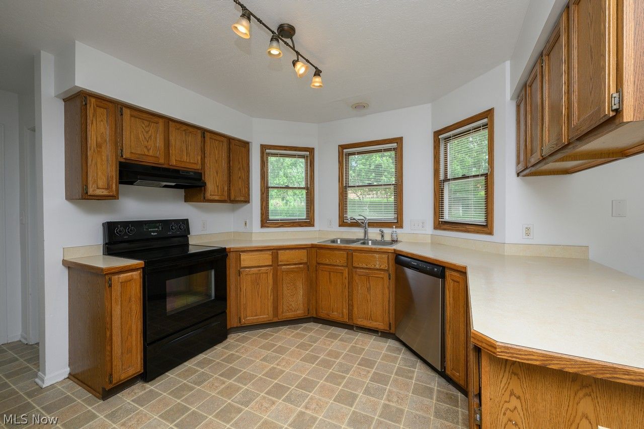 1597 Briarwood Way Uniontown OH 44685