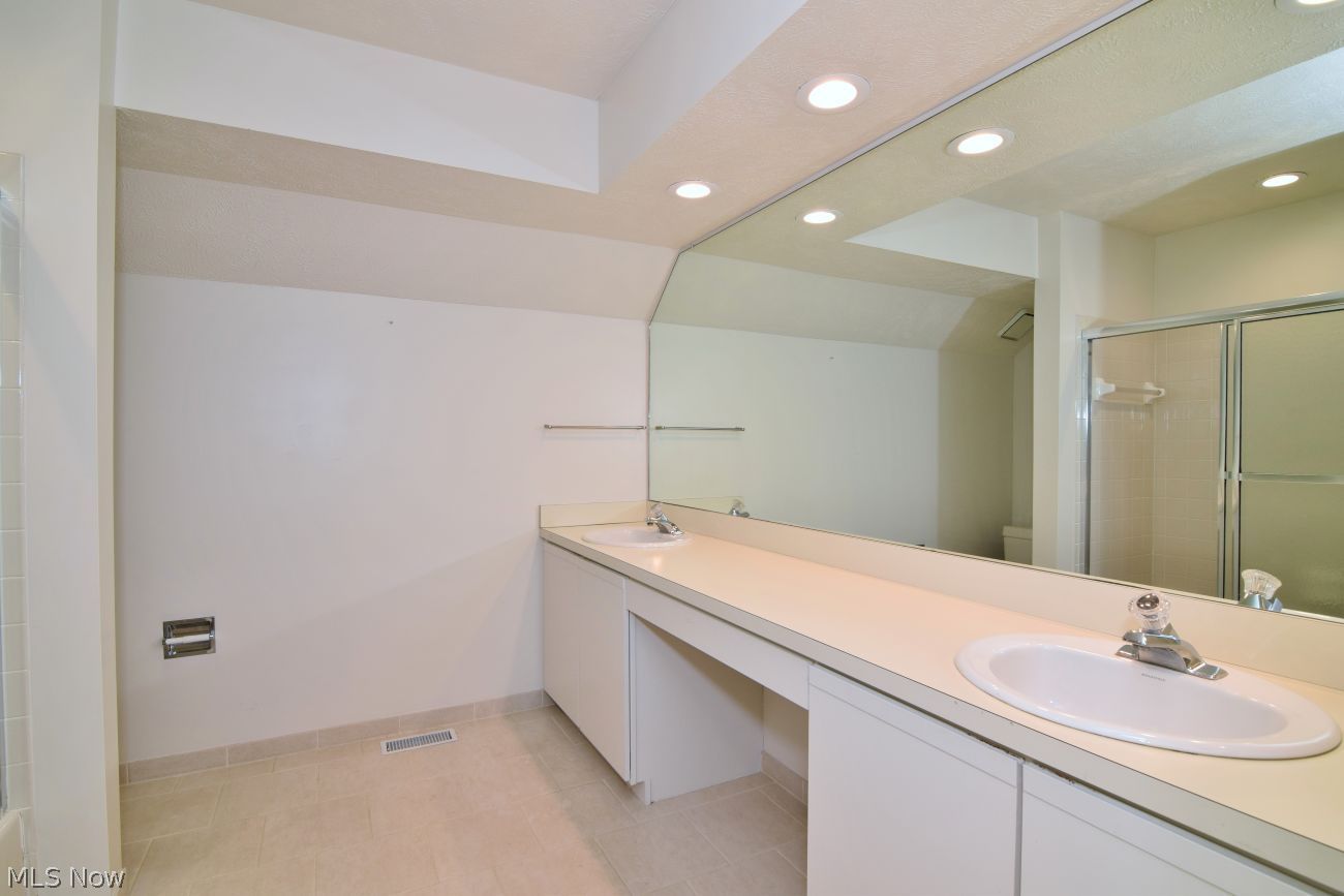 31900 Arthur Road Solon OH 44139