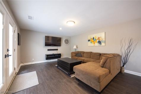 6547 Vallevista Drive Mayfield Heights OH 44124
