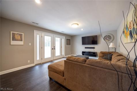 6547 Vallevista Drive Mayfield Heights OH 44124