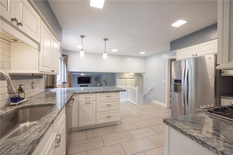 6547 Vallevista Drive Mayfield Heights OH 44124