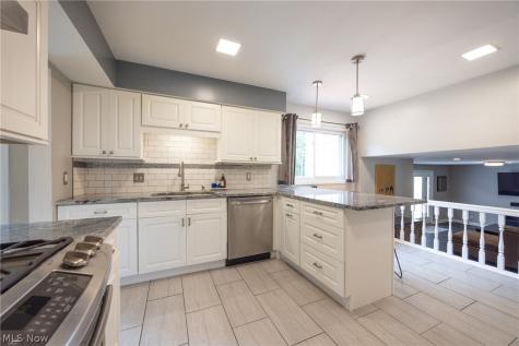 6547 Vallevista Drive Mayfield Heights OH 44124