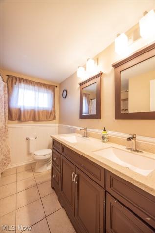 6547 Vallevista Drive Mayfield Heights OH 44124