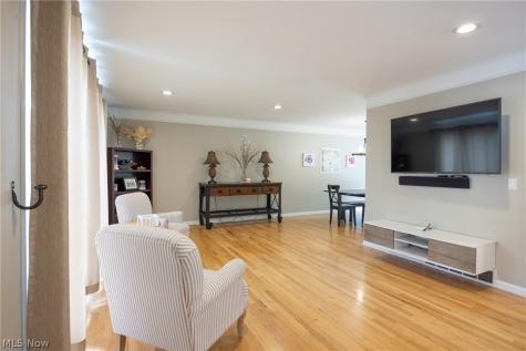 6547 Vallevista Drive Mayfield Heights OH 44124