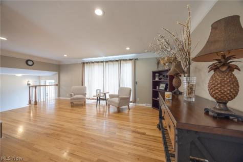 6547 Vallevista Drive Mayfield Heights OH 44124