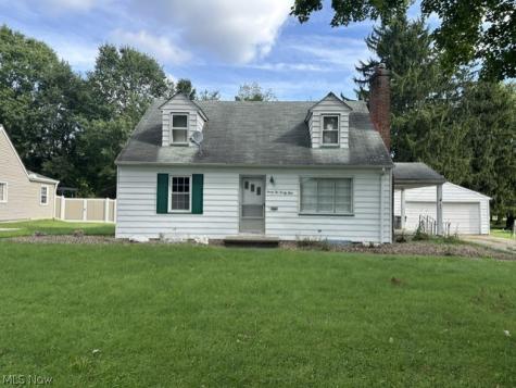 2224 Coral Sea Youngstown OH 44511