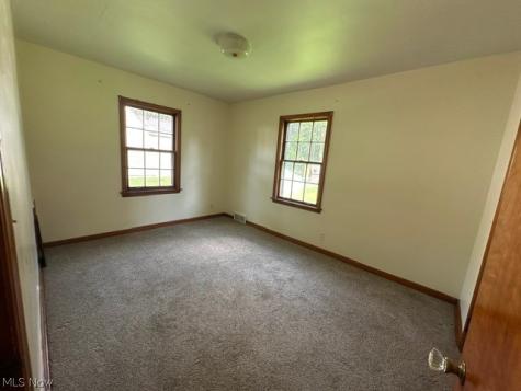2224 Coral Sea Youngstown OH 44511