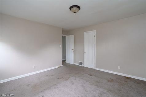 4212 E 147th Street Cleveland OH 44128