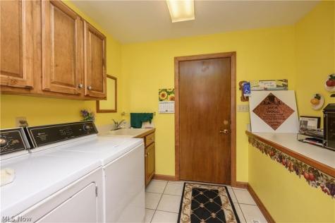 963 Mansion Circle Barberton OH 44203