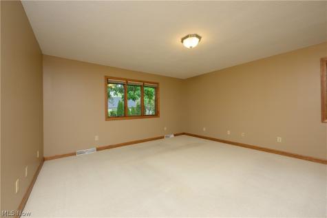963 Mansion Circle Barberton OH 44203