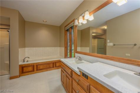 963 Mansion Circle Barberton OH 44203