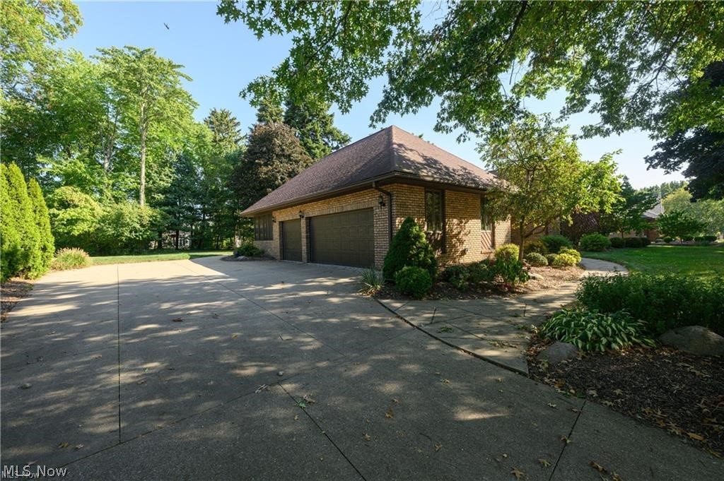 963 Mansion Circle Barberton OH 44203
