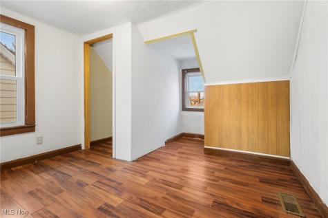 10624 Grantwood Avenue Cleveland OH 44108