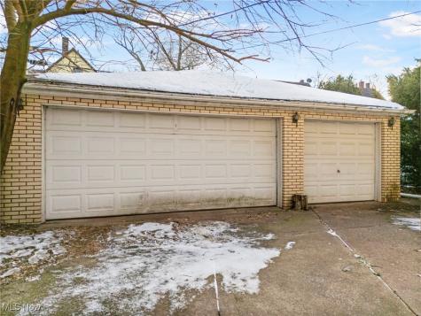 10624 Grantwood Avenue Cleveland OH 44108