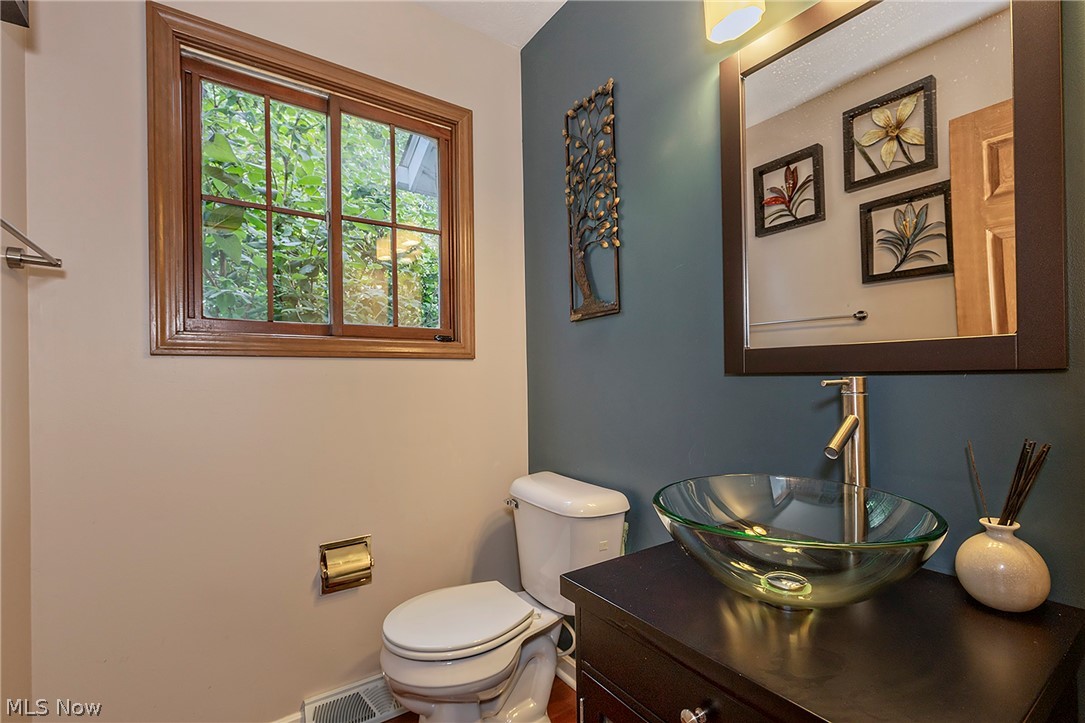 1834 Coes Post Run Westlake OH 44145