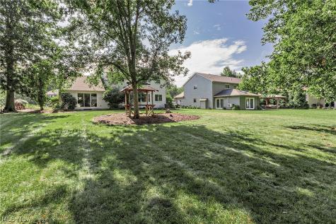 1834 Coes Post Run Westlake OH 44145