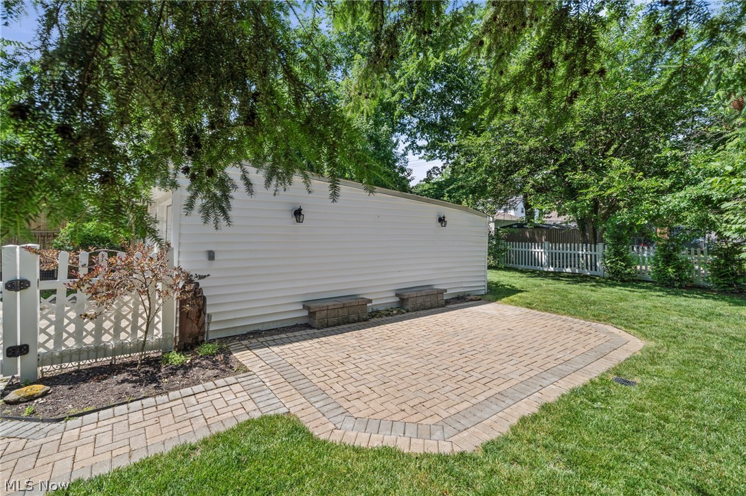 444 Canterbury Road Bay Village OH 44140