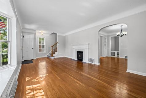 444 Canterbury Road Bay Village OH 44140