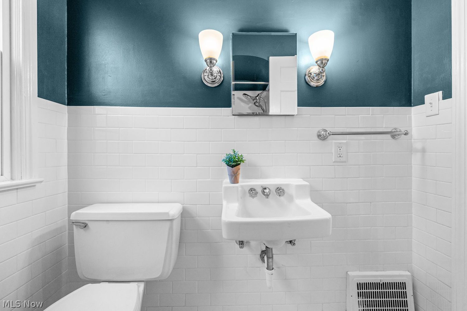 455 Elmwood Road Bay Village OH 44140