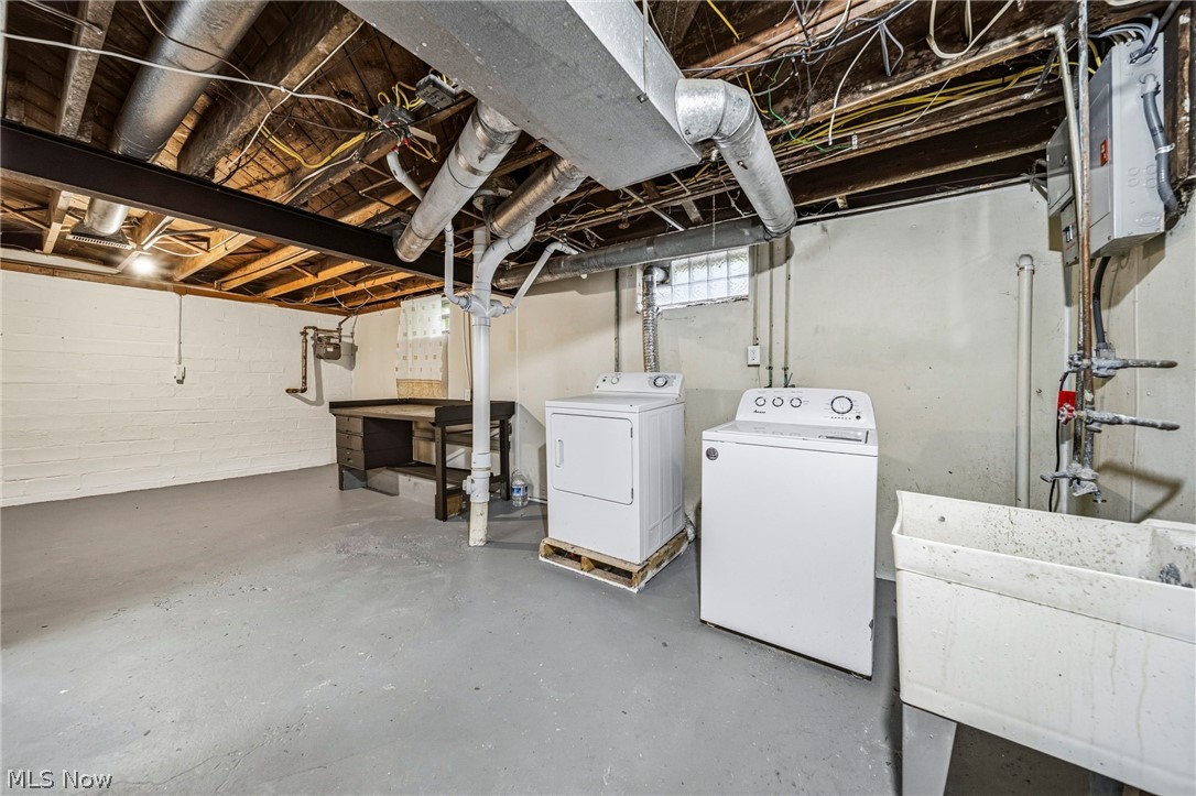 3579 Lloyd Road Cleveland OH 44111
