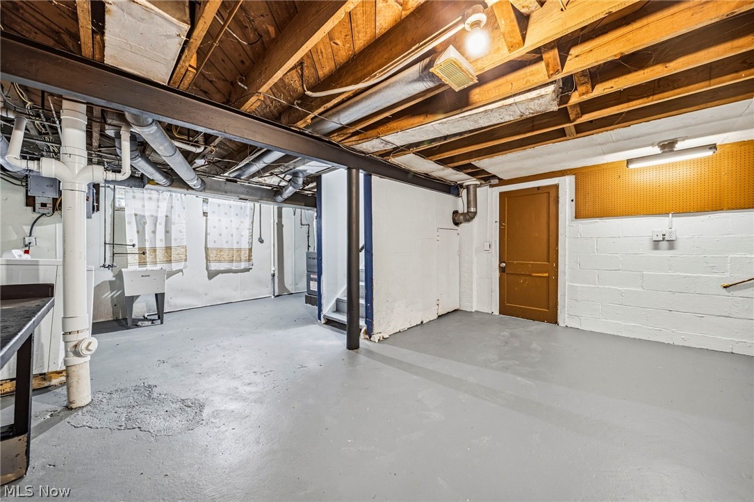 3579 Lloyd Road Cleveland OH 44111