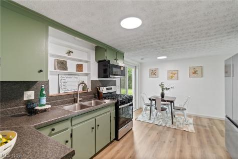 7660 Lakefield Street Louisville OH 44641