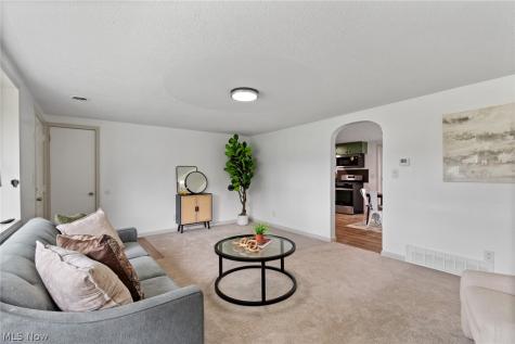 7660 Lakefield Street Louisville OH 44641