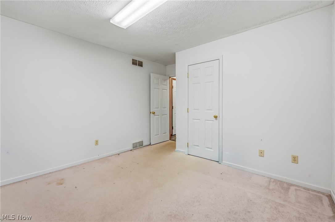 1178 Logan Woods Drive Hubbard OH 44425