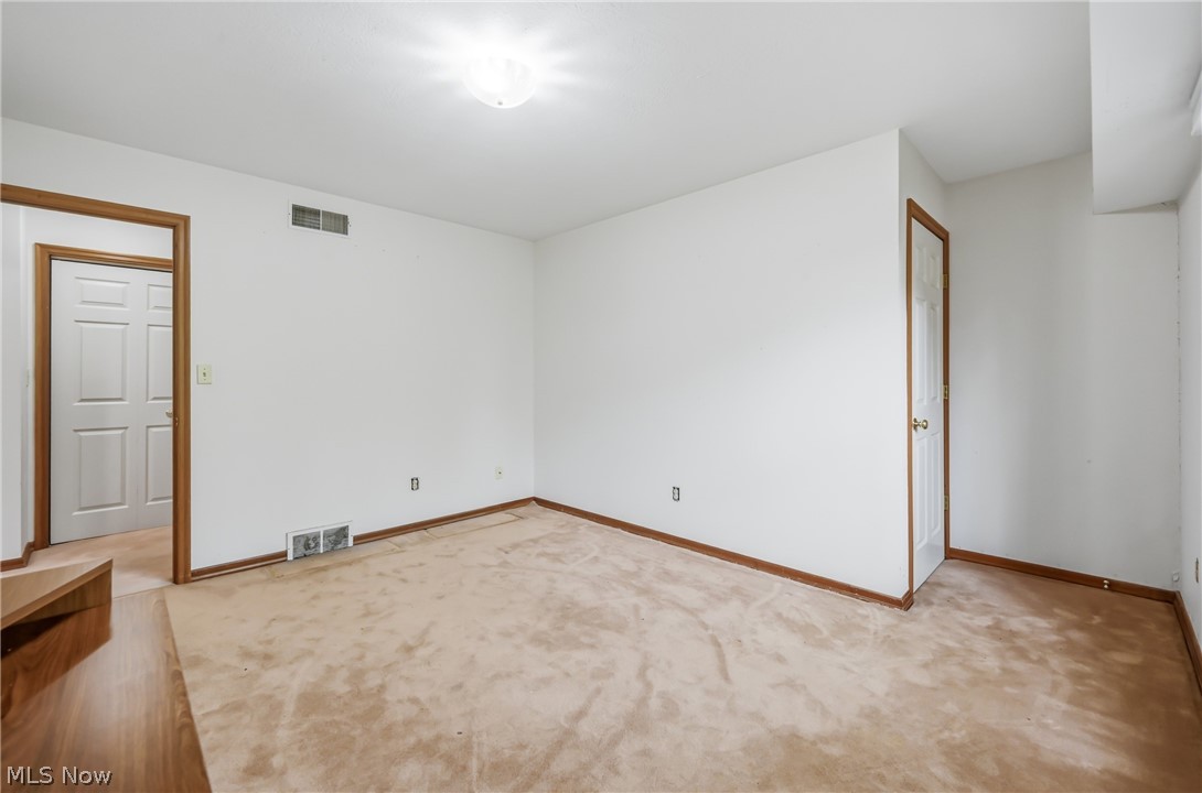 1178 Logan Woods Drive Hubbard OH 44425