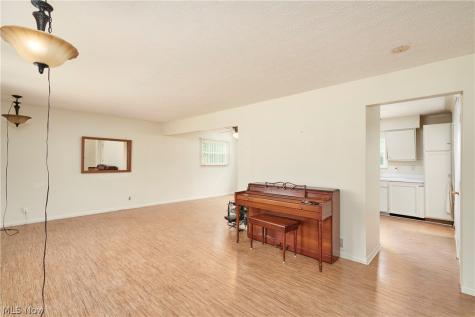 421 Malacca Street Akron OH 44305