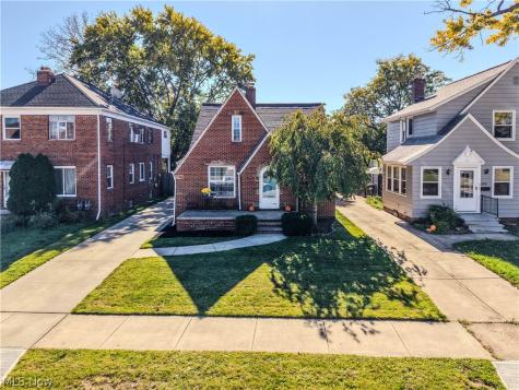 2205 Brookview Boulevard Parma OH 44134