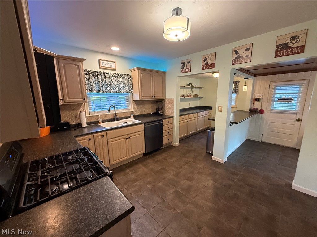 795 Concord Place Coshocton OH 43812