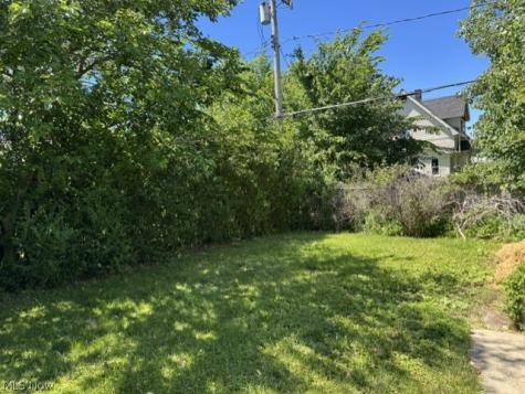 19205 Arrowhead Avenue Cleveland OH 44119